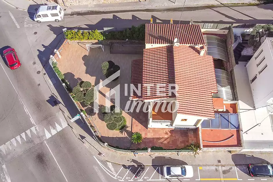 Fantástica casa moderna con piscina, cocina exterior y a pocos pasos de la playa. - foto 44 de 55