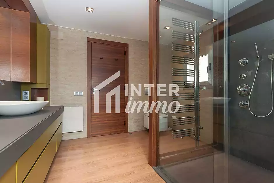 Fantástica casa moderna con piscina, cocina exterior y a pocos pasos de la playa. - foto 50 de 55