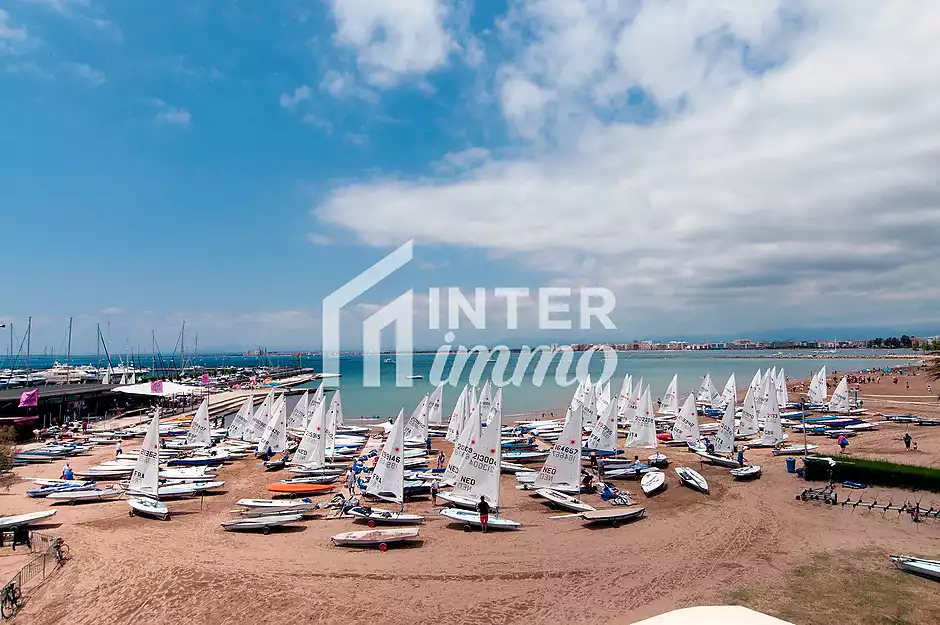 Fantástica casa moderna con piscina, cocina exterior y a pocos pasos de la playa. - foto 51 de 55