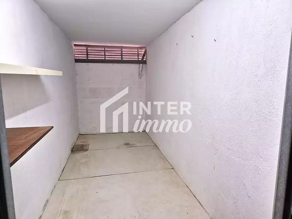 Storage room in Plaza Frederic Rahola. - photo 5 of 18