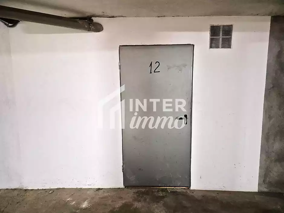 Storage room in Plaza Frederic Rahola. - photo 7 of 18
