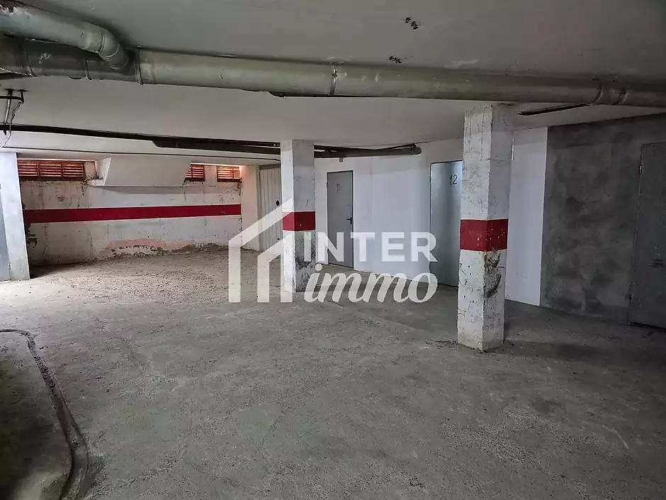 Storage room in Plaza Frederic Rahola. - photo 11 of 18