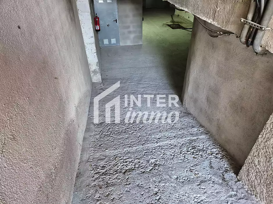 Storage room in Plaza Frederic Rahola. - photo 13 of 18