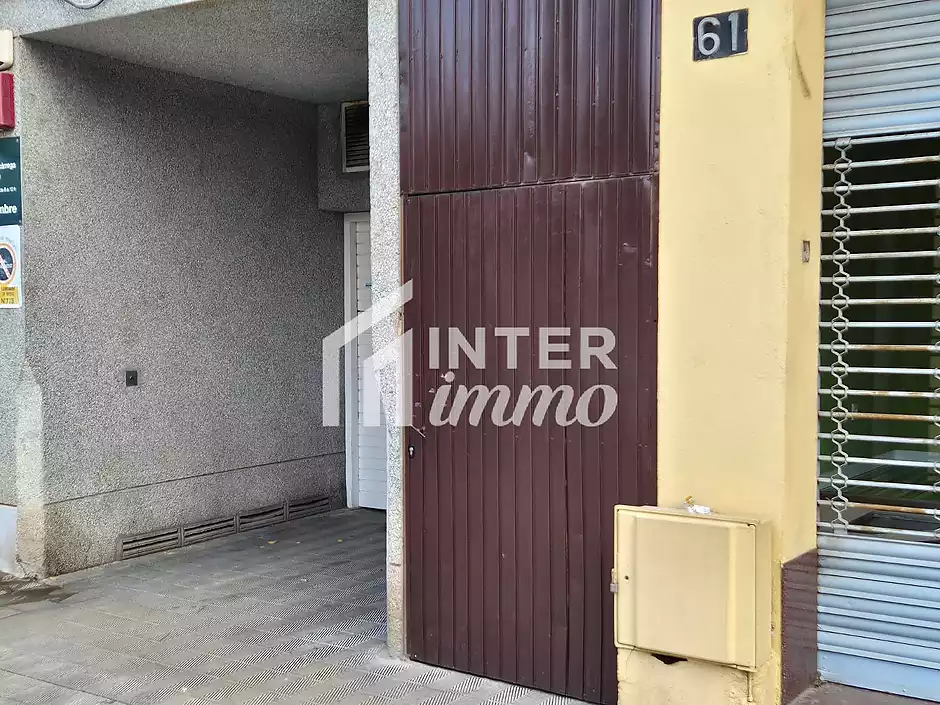 Storage room in Plaza Frederic Rahola. - photo 14 of 18