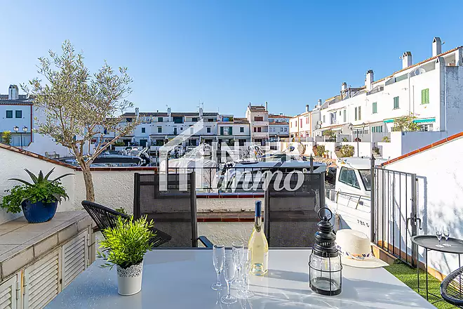 Producte exclusiu en venda: encantadora casa de pescador amb 4 dormitoris, altell i amarratge privat