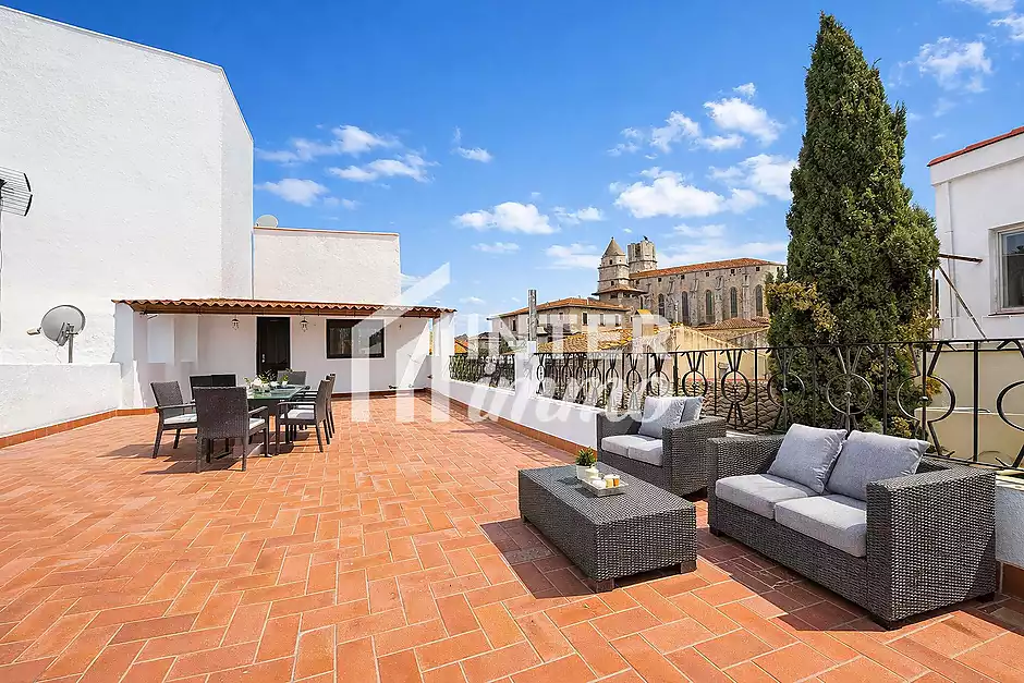 Maison avec une vue imprenable au centre de Torroella de Montgr&iacute;. - photo 2 sur 11