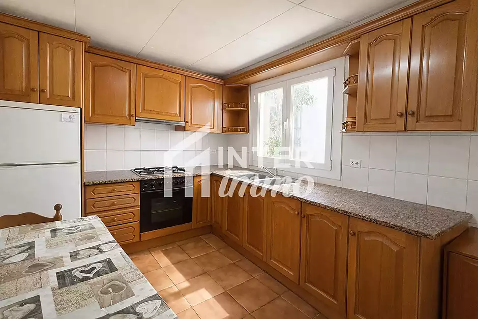 Maison avec une vue imprenable au centre de Torroella de Montgr&iacute;. - photo 5 sur 11