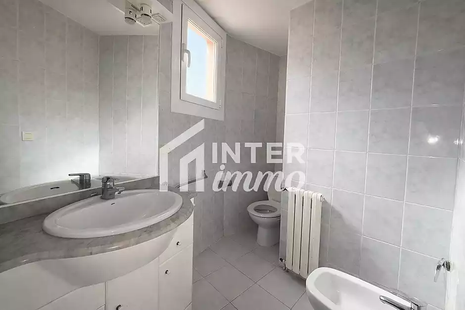 Maison avec une vue imprenable au centre de Torroella de Montgr&iacute;. - photo 10 sur 11