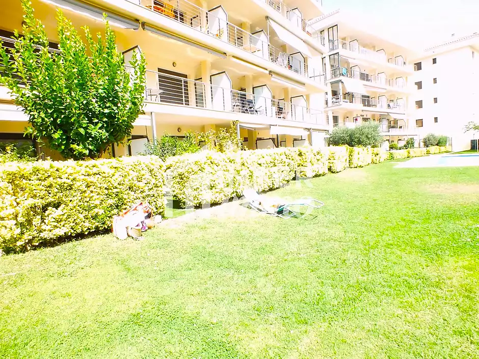 Exclusiu baix amb llic&egrave;ncia tur&iacute;stica, p&agrave;rquing i acc&eacute;s directe a la platja &ndash; El Salatar, Roses - foto 19 de 37