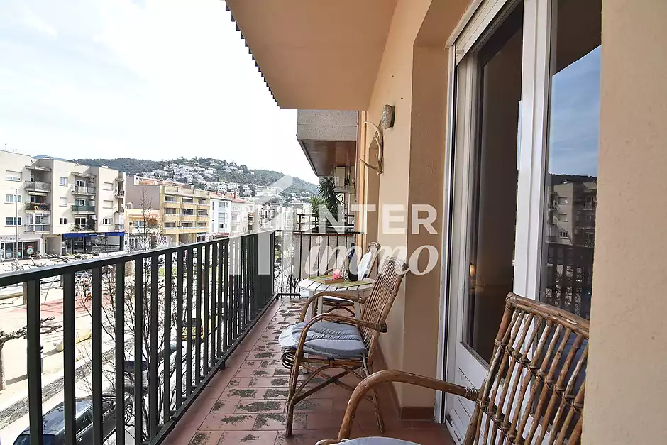Apartament de 92 m2 i 8 m2 de terrassa, situat al centre de Roses. - foto 4 de 25
