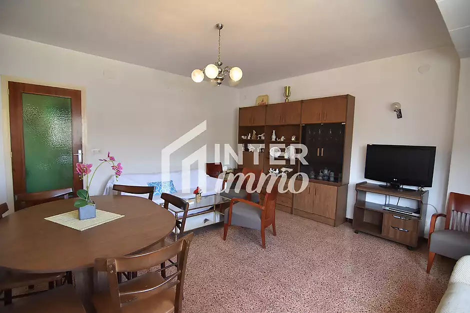 Apartament de 92 m2 i 8 m2 de terrassa, situat al centre de Roses. - foto 6 de 25