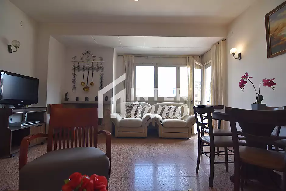 Apartament de 92 m2 i 8 m2 de terrassa, situat al centre de Roses. - foto 8 de 25