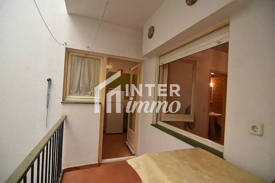 Apartament de 92 m2 i 8 m2 de terrassa, situat al centre de Roses. - foto 11 de 25