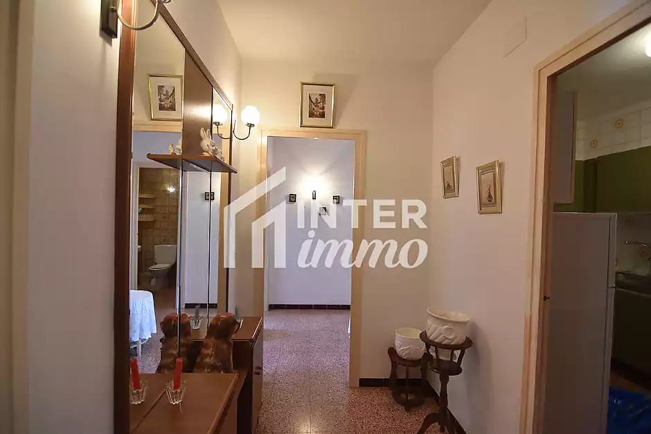 Apartament de 92 m2 i 8 m2 de terrassa, situat al centre de Roses. - foto 12 de 25