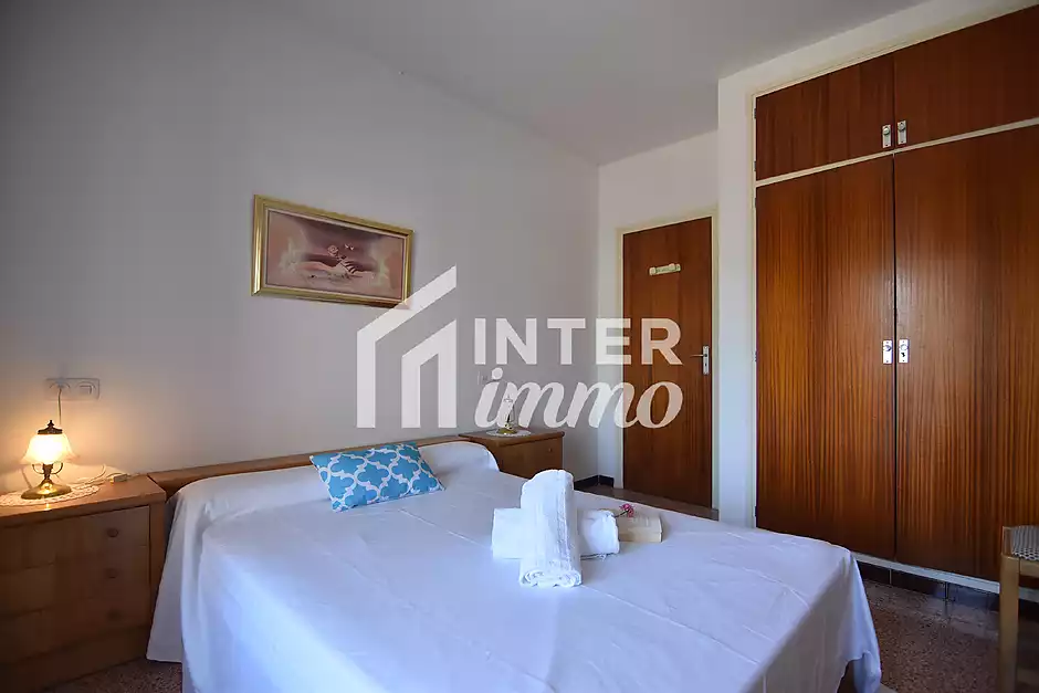 Apartament de 92 m2 i 8 m2 de terrassa, situat al centre de Roses. - foto 14 de 25