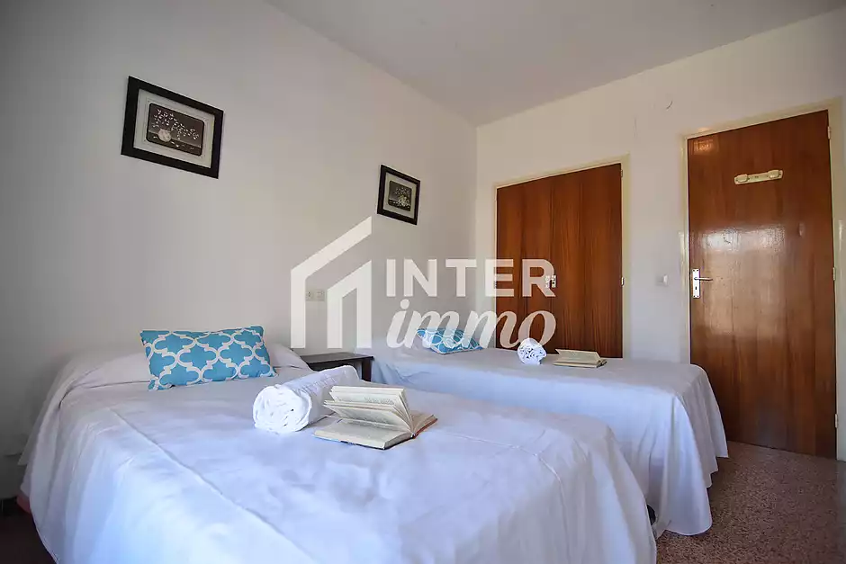 Apartament de 92 m2 i 8 m2 de terrassa, situat al centre de Roses. - foto 18 de 25