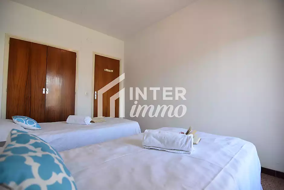 Apartament de 92 m2 i 8 m2 de terrassa, situat al centre de Roses. - foto 19 de 25
