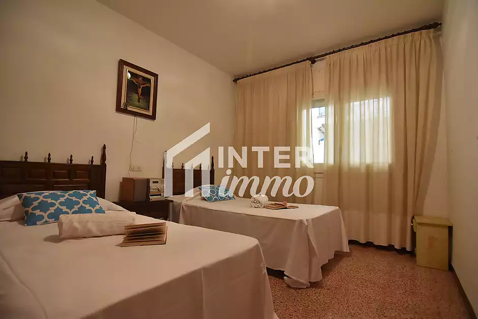 Apartament de 92 m2 i 8 m2 de terrassa, situat al centre de Roses. - foto 21 de 25
