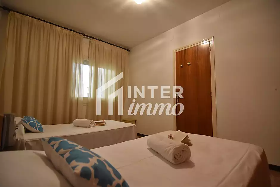 Apartament de 92 m2 i 8 m2 de terrassa, situat al centre de Roses. - foto 22 de 25