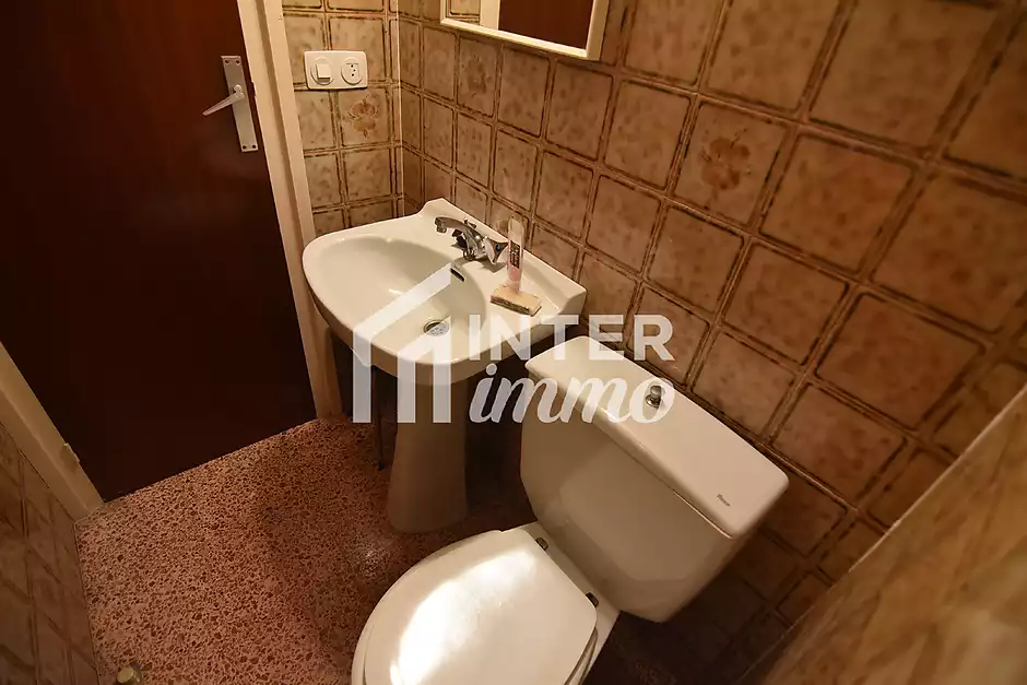 Apartament de 92 m2 i 8 m2 de terrassa, situat al centre de Roses. - foto 24 de 25