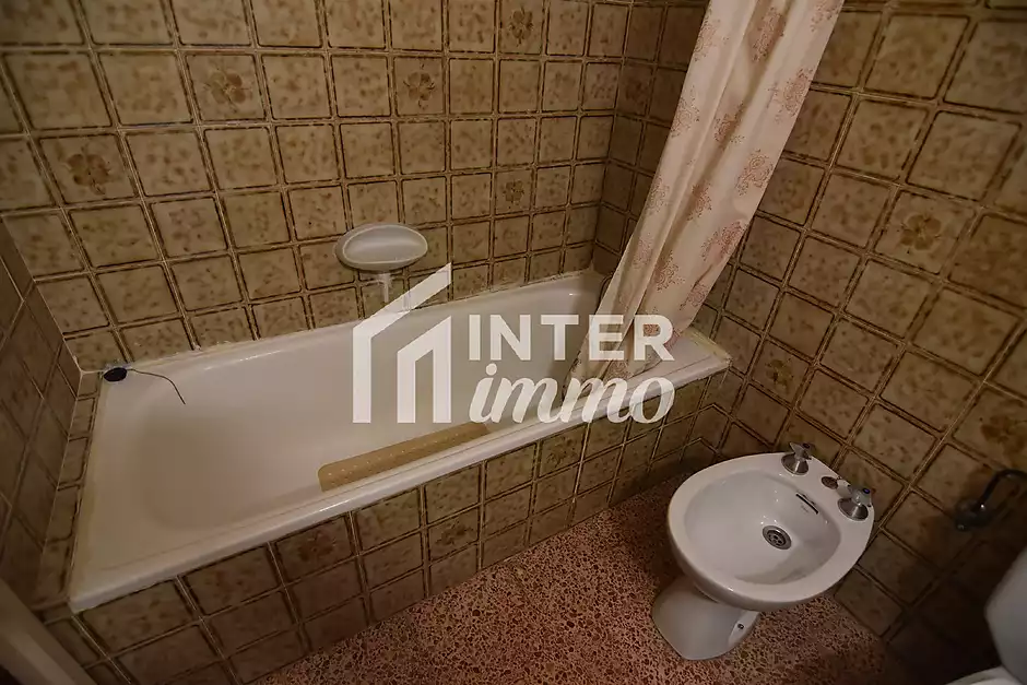 Apartament de 92 m2 i 8 m2 de terrassa, situat al centre de Roses. - foto 25 de 25