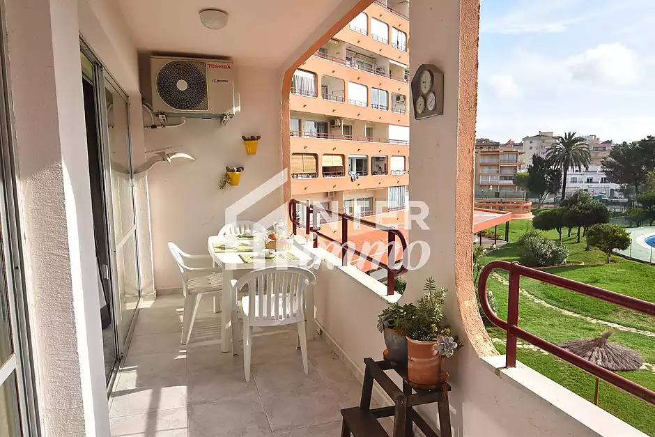 Apartament amb llicència turística a Santa Margarida, Roses, amb terrassa i piscines comunitàries. - foto 3 de 18