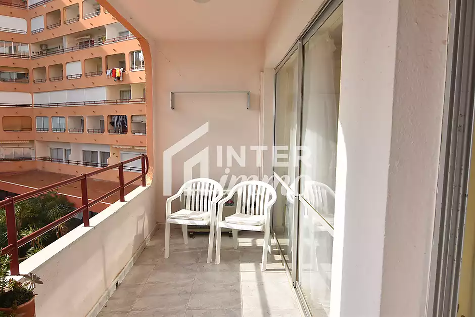 Apartament amb llicència turística a Santa Margarida, Roses, amb terrassa i piscines comunitàries. - foto 4 de 18