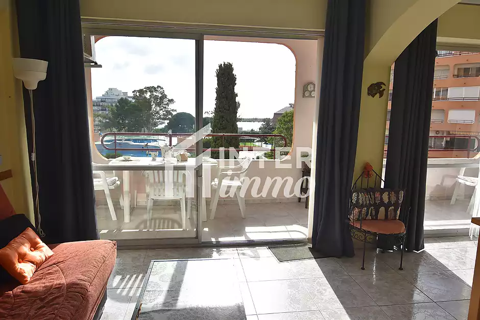 Apartament amb llicència turística a Santa Margarida, Roses, amb terrassa i piscines comunitàries. - foto 7 de 18