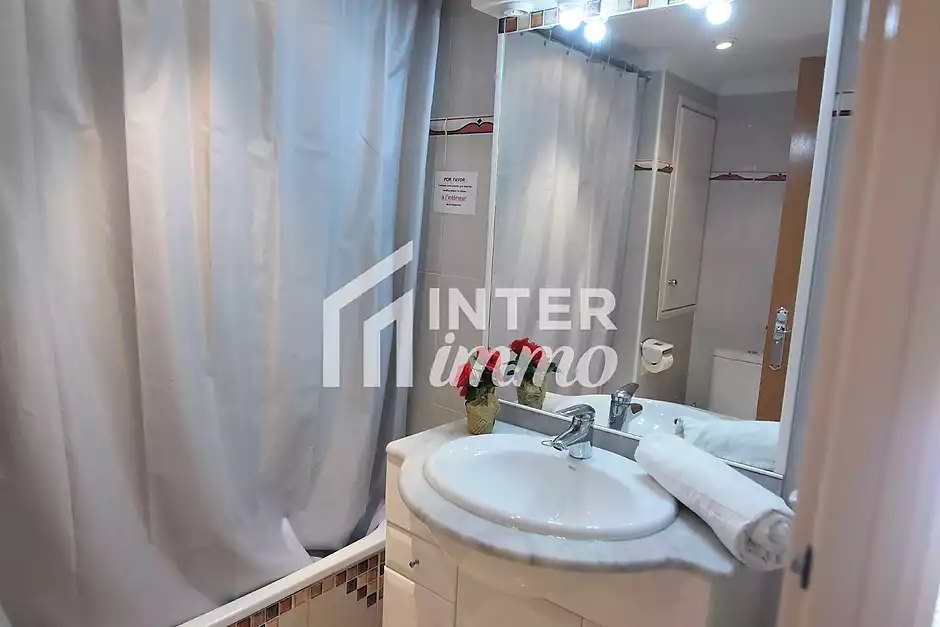 Apartament amb llicència turística a Santa Margarida, Roses, amb terrassa i piscines comunitàries. - foto 18 de 18