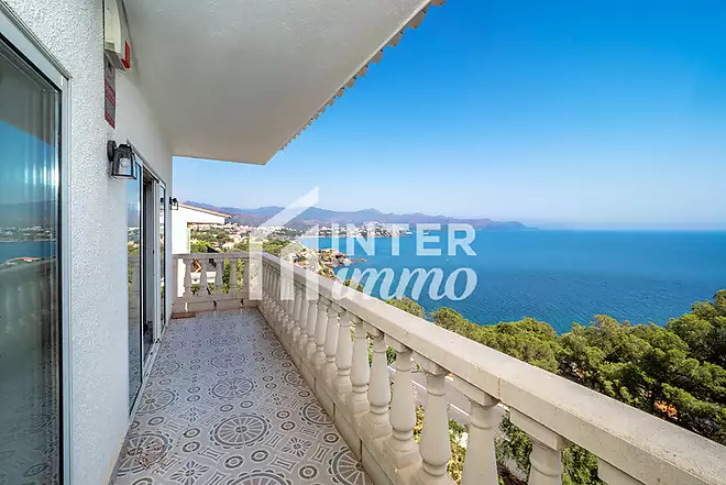 Exclusiva vila amb espectaculars vistes panoràmiques al mar a El Port de la Selva