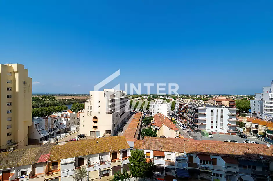 Apartament idealment situat a primera l&iacute;nia de mar a Empuriabrava - foto 13 de 13