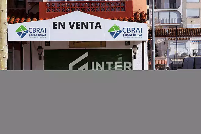 LOCAL COMERCIAL EN ZONA MOLT CÈNTRICA