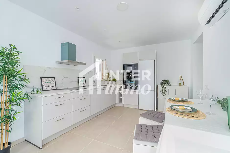 Apartament renovat a Roses, a nom&eacute;s 30 metres de la platja - foto 3 de 26