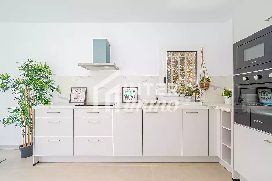 Apartament renovat a Roses, a nom&eacute;s 30 metres de la platja - foto 4 de 26
