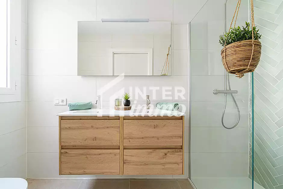 Apartament renovat a Roses, a nom&eacute;s 30 metres de la platja - foto 20 de 26