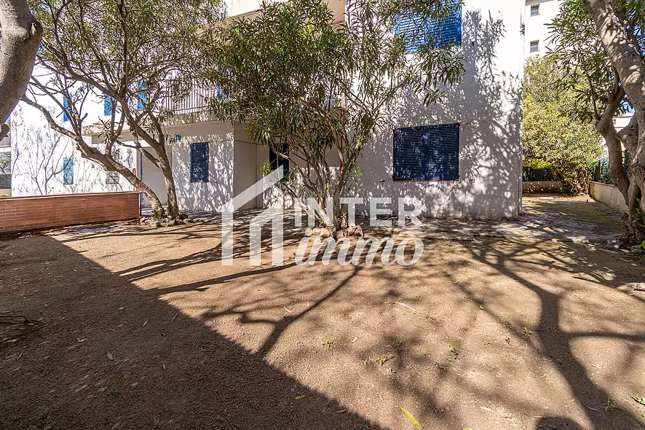 Apartament renovat a Roses, a nom&eacute;s 30 metres de la platja - foto 24 de 26