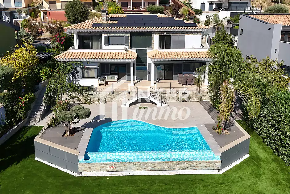 Vil&middot;la de disseny amb piscina i espectaculars vistes a la badia de Roses &ndash; Palau-Saverdera - foto 1 de 42