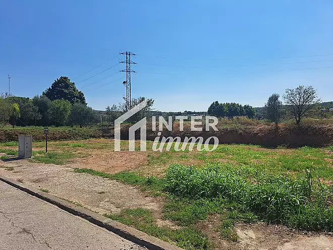 Parcel·la edificable en venda a Els Hostalets de Llers – 587 m²