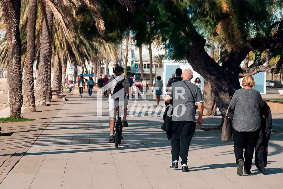 REBAIXA DE PREU! &Agrave;tic a 1&ordm; l&iacute;nia amb precioses vistes i llic&egrave;ncia tur&iacute;stica. - foto 43 de 47