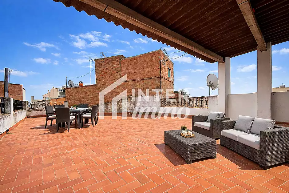 Maison avec une vue imprenable au centre de Torroella de Montgr&iacute;. - photo 3 sur 11