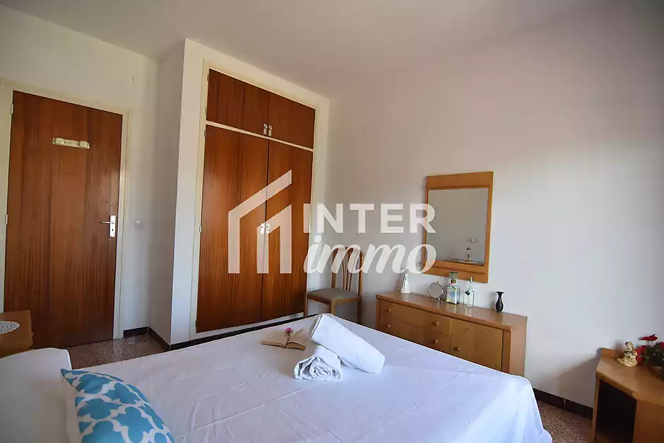 Apartament de 92 m2 i 8 m2 de terrassa, situat al centre de Roses. - foto 15 de 25