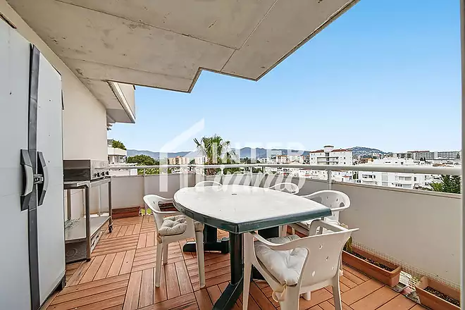 Àtic de 61 m², amb 60 m² de terrasses-so, LLICÉNCIA TURISTIC.