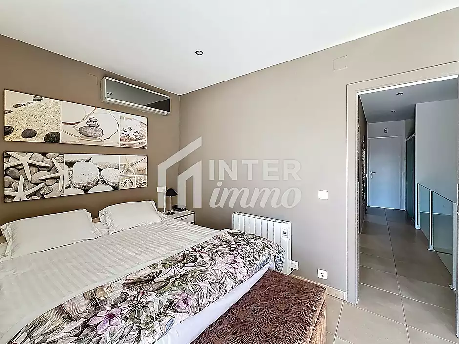 Casa amb llicència turística piscina canal ample a Empuriabrava - foto 14 de 43