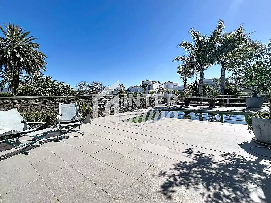 Casa amb llicència turística piscina canal ample a Empuriabrava - foto 22 de 43