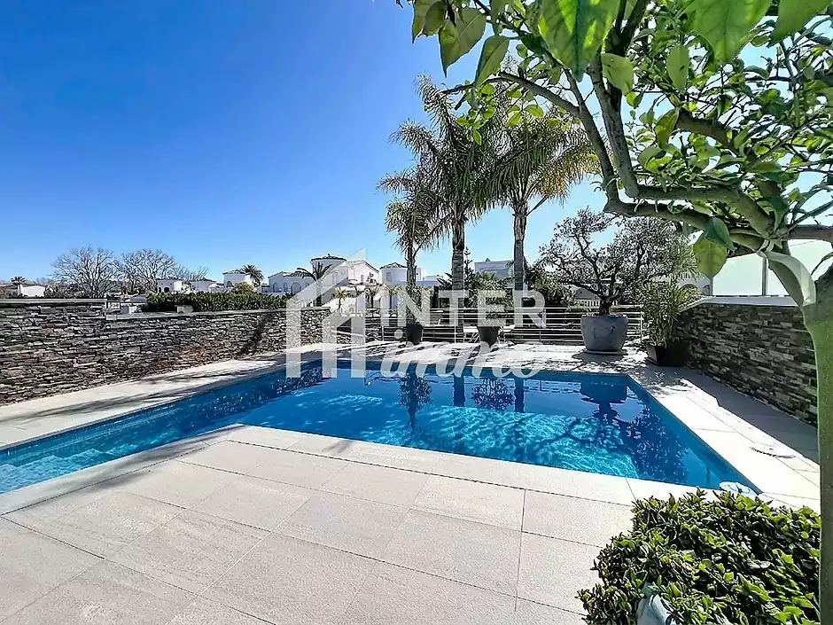 Casa amb llicència turística piscina canal ample a Empuriabrava - foto 39 de 43