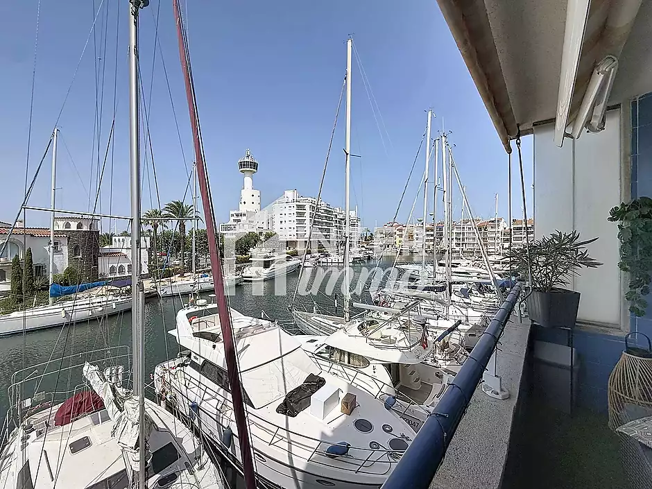 Magnificent Canal View Apartment, 2 Bedrooms, Pool, Parking - photo 1 of 24