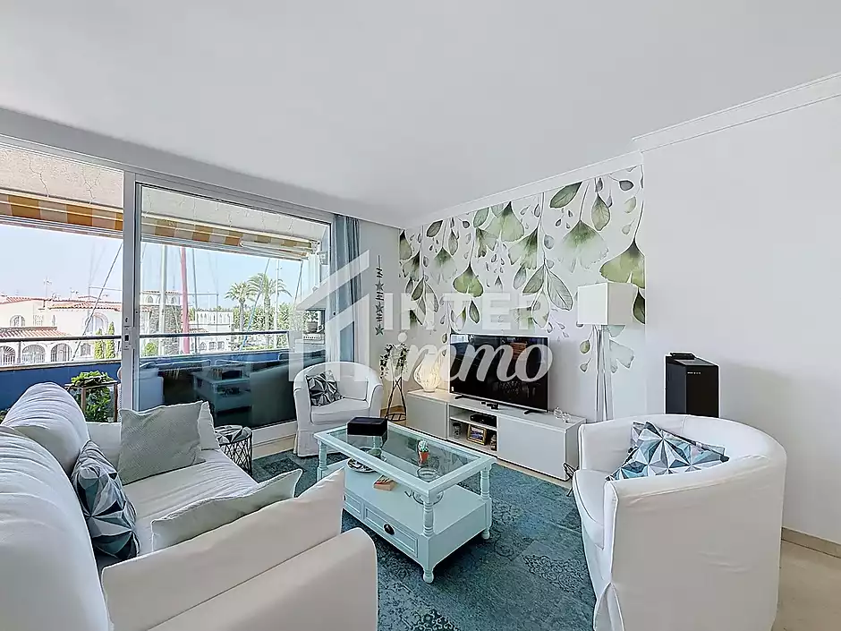 Magnificent Canal View Apartment, 2 Bedrooms, Pool, Parking - photo 2 of 24