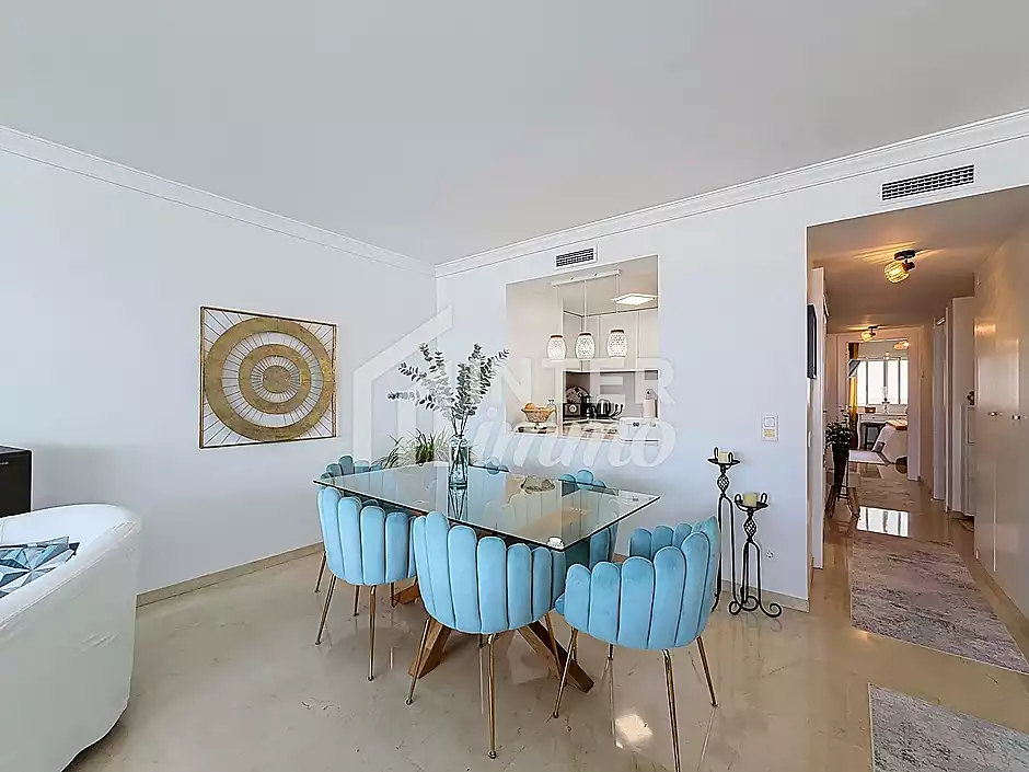 Magnificent Canal View Apartment, 2 Bedrooms, Pool, Parking - photo 3 of 24