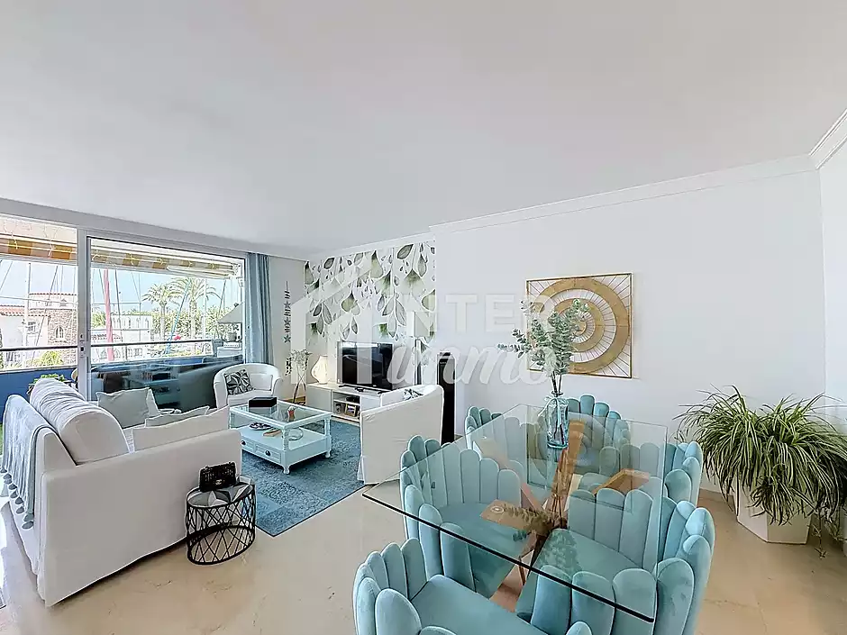 Magnificent Canal View Apartment, 2 Bedrooms, Pool, Parking - photo 4 of 24