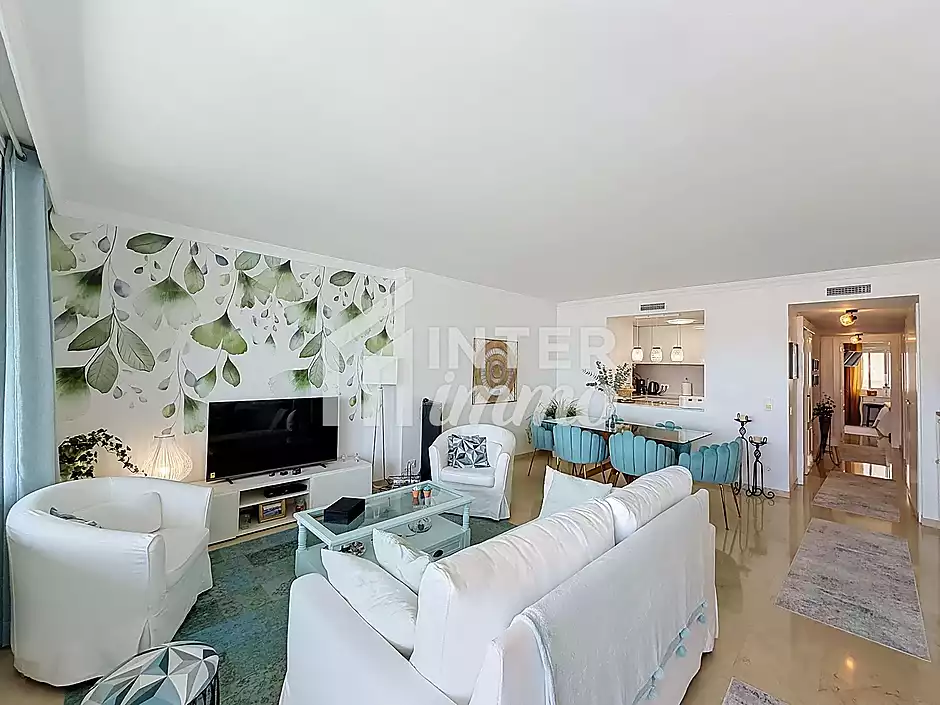 Magnificent Canal View Apartment, 2 Bedrooms, Pool, Parking - photo 5 of 24